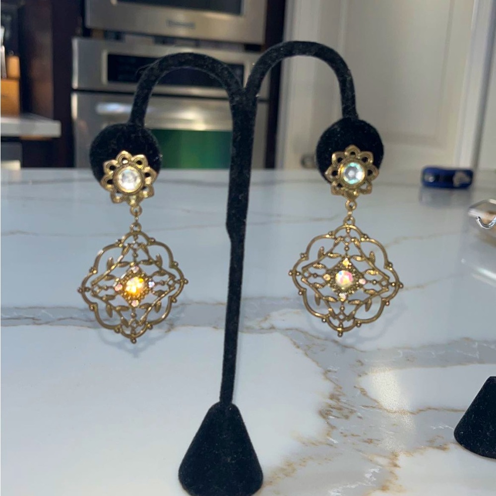 Costume jewelry antique brass color with rhinestones earrings